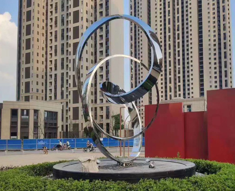 不銹鋼圓環(huán)雕塑